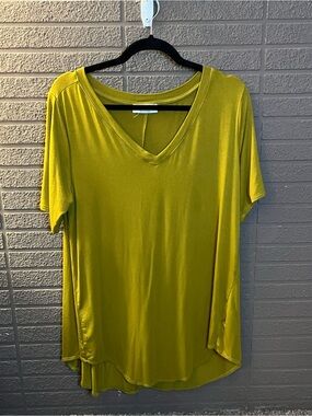 Zenana Outfitters V-Neck Short Sleeve Top in Mustard